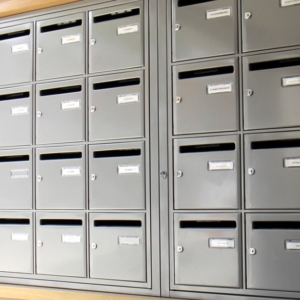 Plaque normalisée pour boîte aux lettres