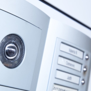 Plaque normalisée pour interphone